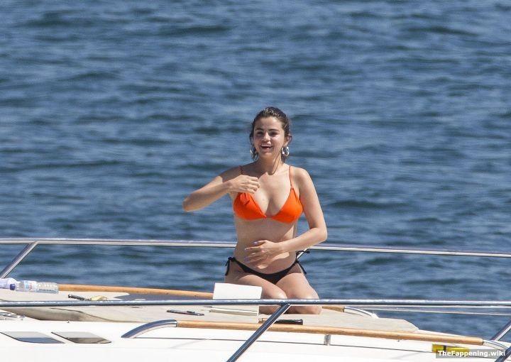 Обнажённая селена гомес слитые фото - selena gomez nude без цензуры 19 Селена Гомес В Купальнике
