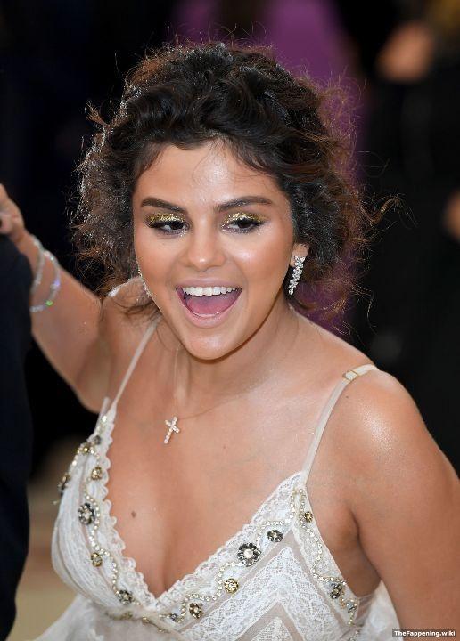 Обнажённая селена гомес слитые фото - selena gomez nude без цензуры 18 Селена Гомес Бюст