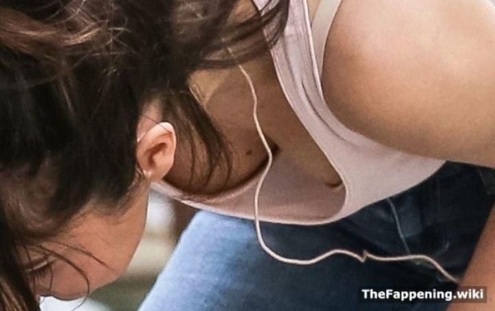 Обнажённая селена гомес слитые фото - selena gomez nude без цензуры 22 Селена Гомес Показала Грудь