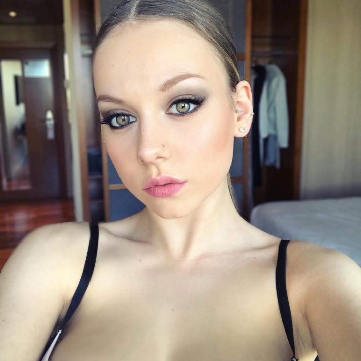 Обнажённая эстер экспозито - ester exposito nude без цензуры 8 Эстер Экспозито Фото