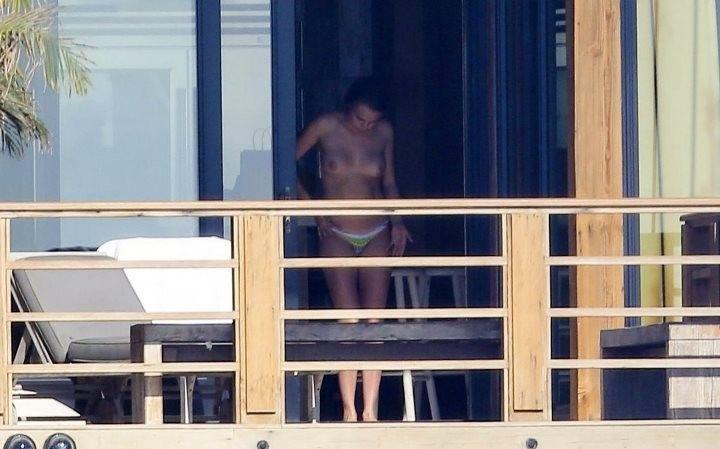Nude photos of cara delevingne leakes tapes with her lovers без цензуры 14 Кара Делевинь В Трусиках