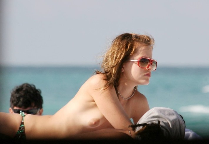 Мина сувари голая - mena suvari nude без цензуры 12 Мина Сувари С Голой Грудью