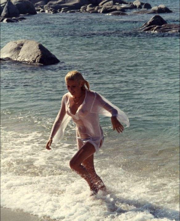 Обнажённая катрин денёв - catherine deneuve nude без цензуры 14 Катрин Денёв Без Лифчика
