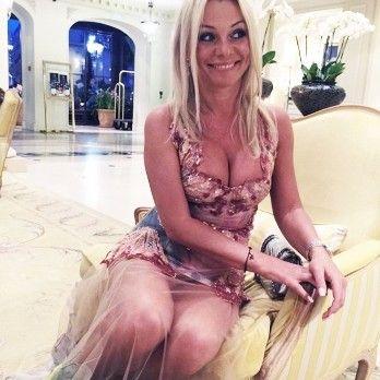 Певица ирина салтыкова показывает писю порно